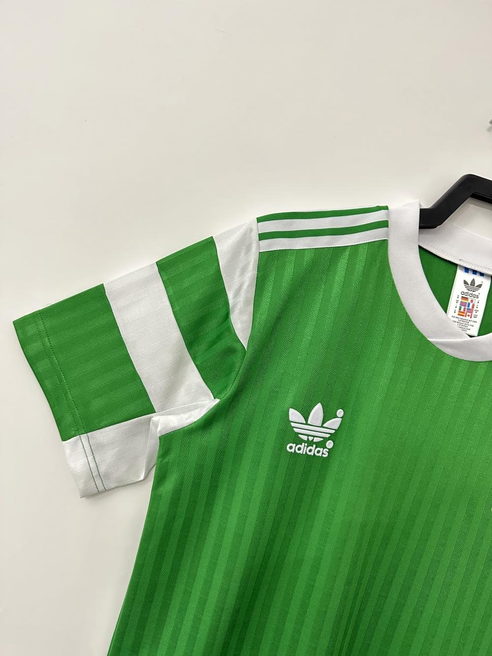 1990 Retro Cameroon Home