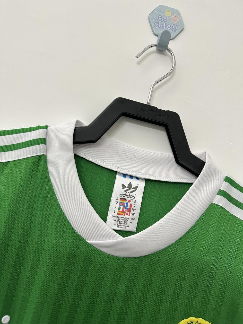 1990 Retro Cameroon Home