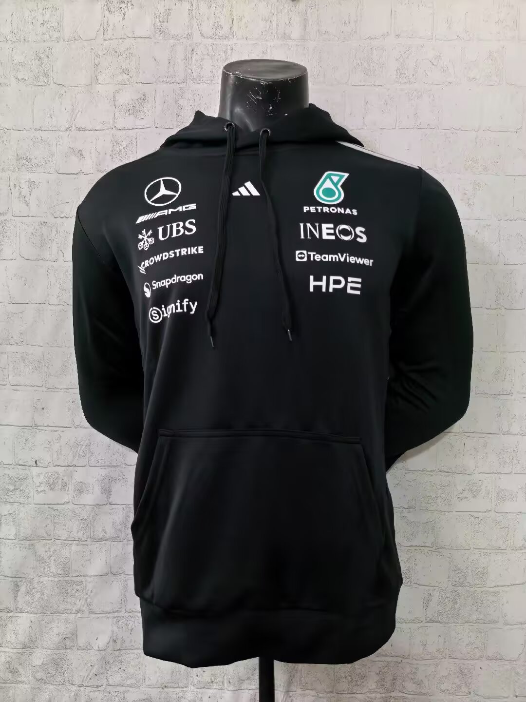 mercedes-2026-f1-sweater-p1870352