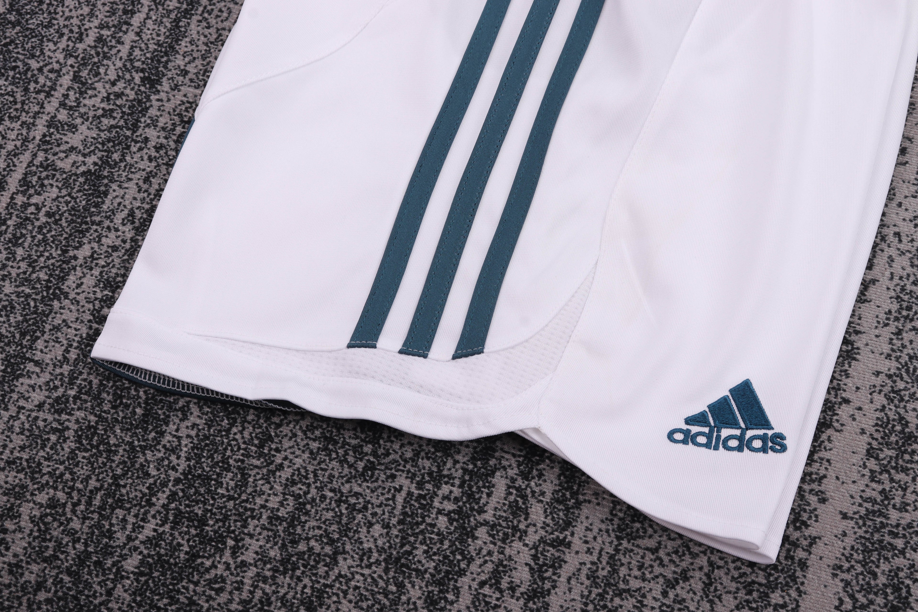 2006/2008 Retro Liverpool Away