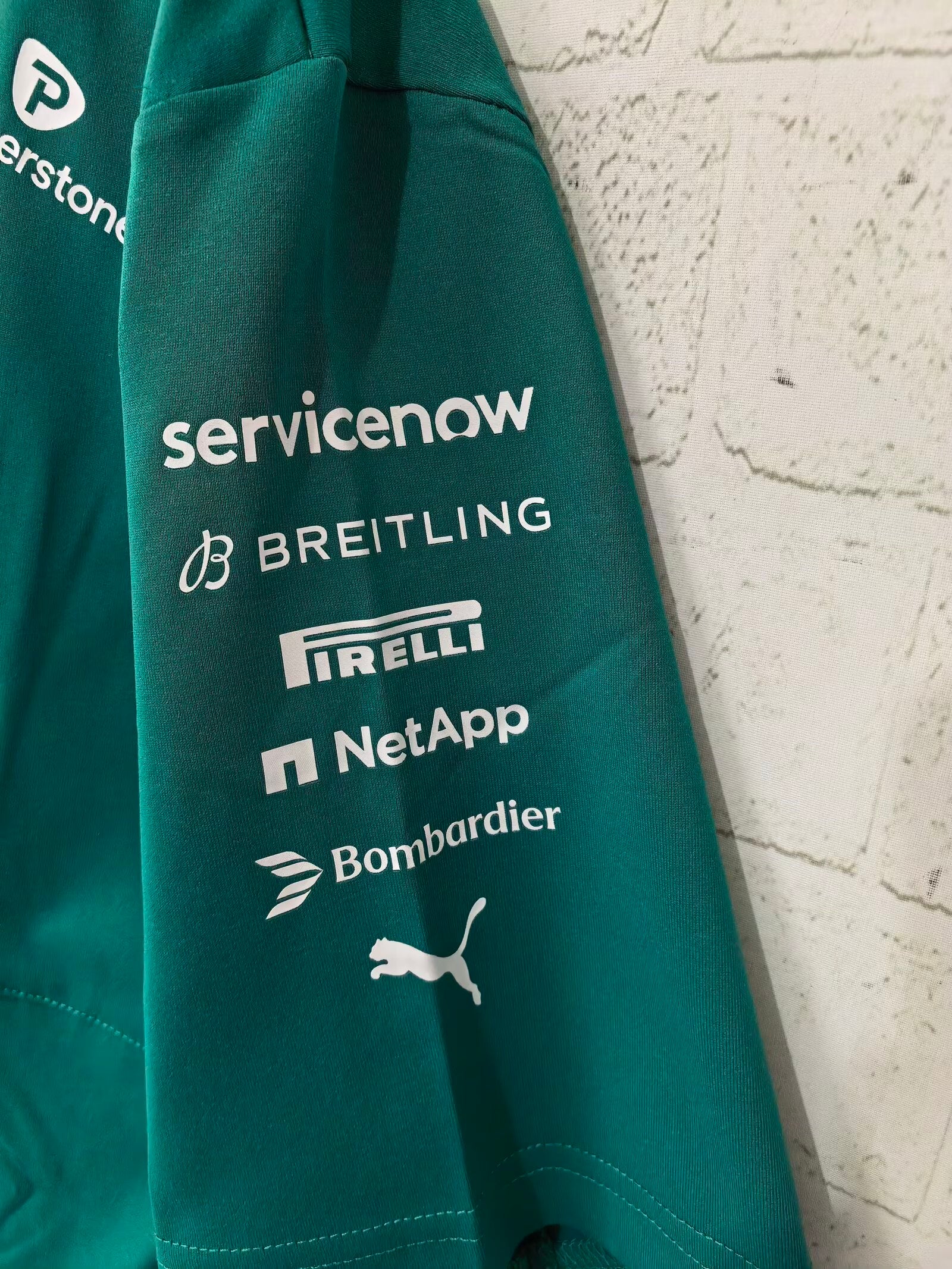 aston-martin-2026-f1-racing-suit-p1947175
