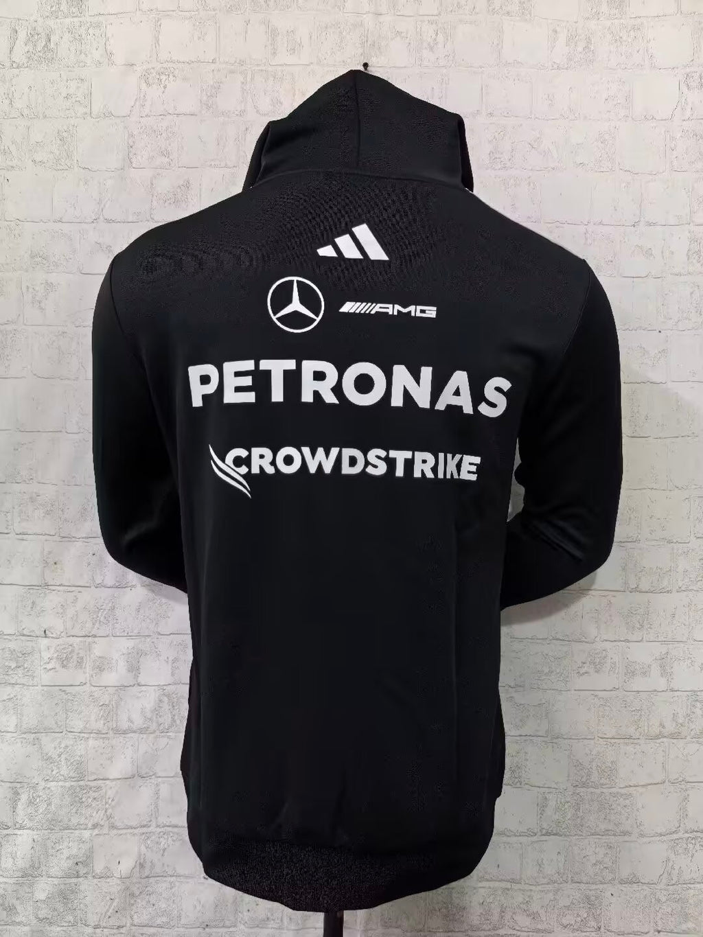 mercedes-2026-f1-sweater-p1870352