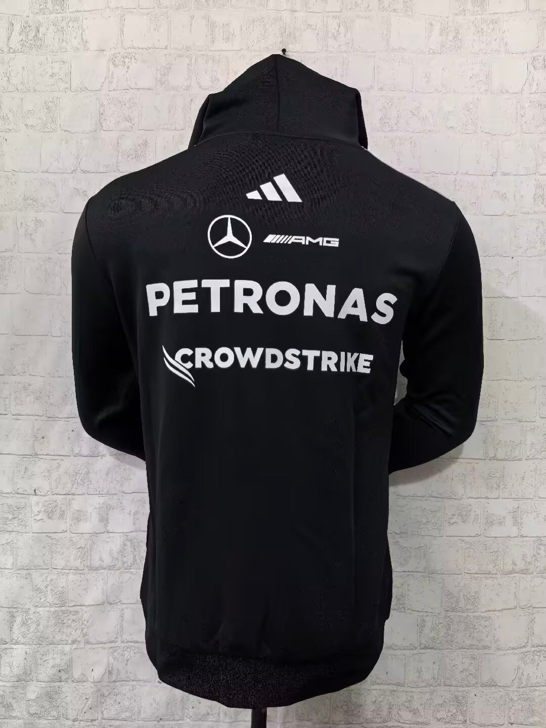 mercedes-2026-f1-sweater-p1870352