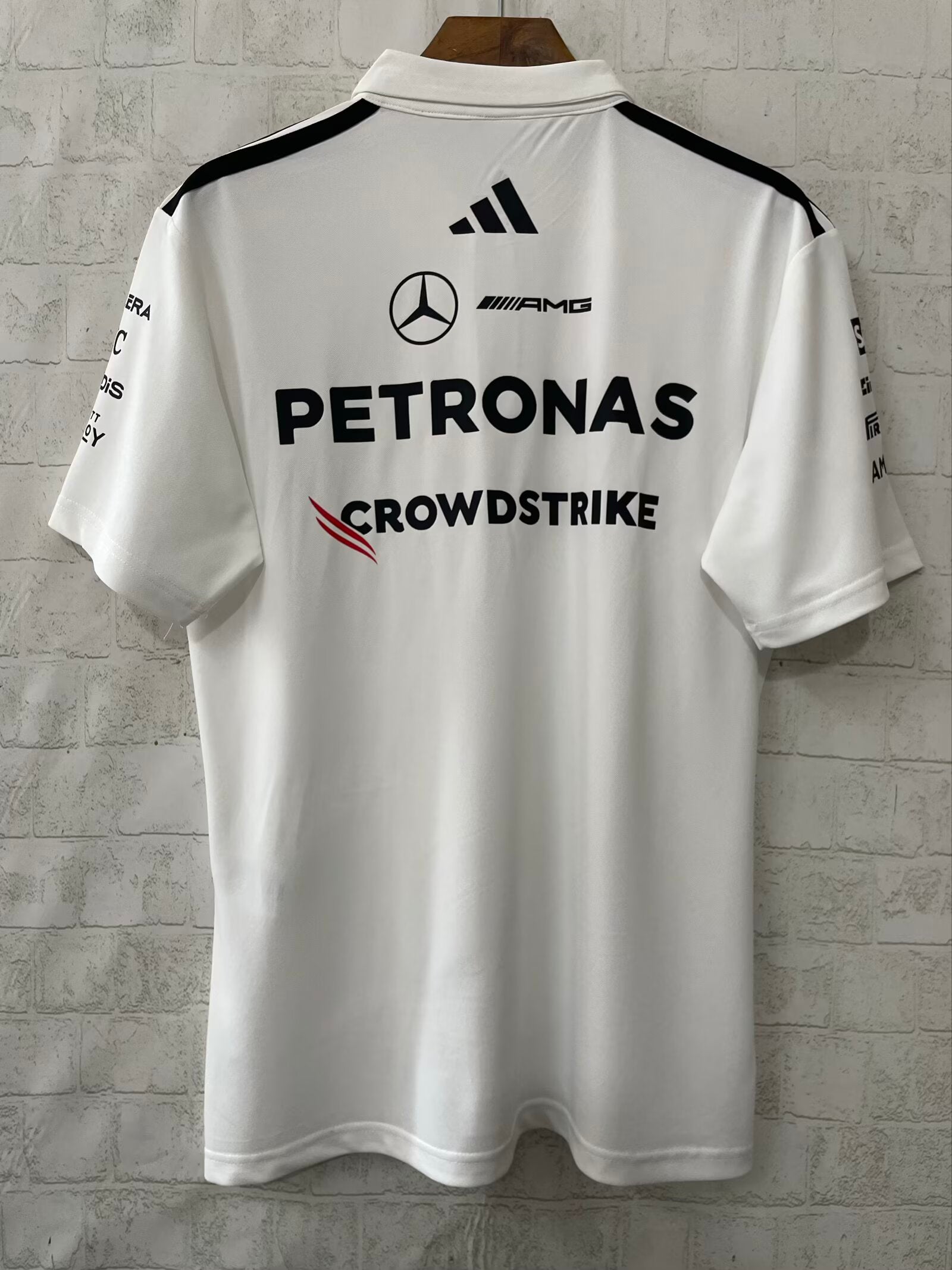 mercedes-2026-f1-racing-suit-p1808301