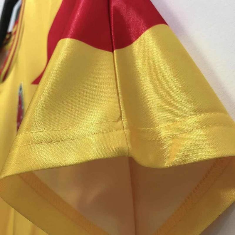 1990 Retro Colombia Home