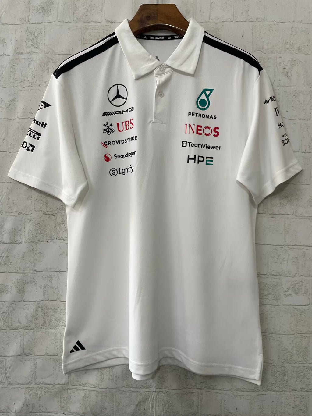 mercedes-2026-f1-racing-suit-p1808301
