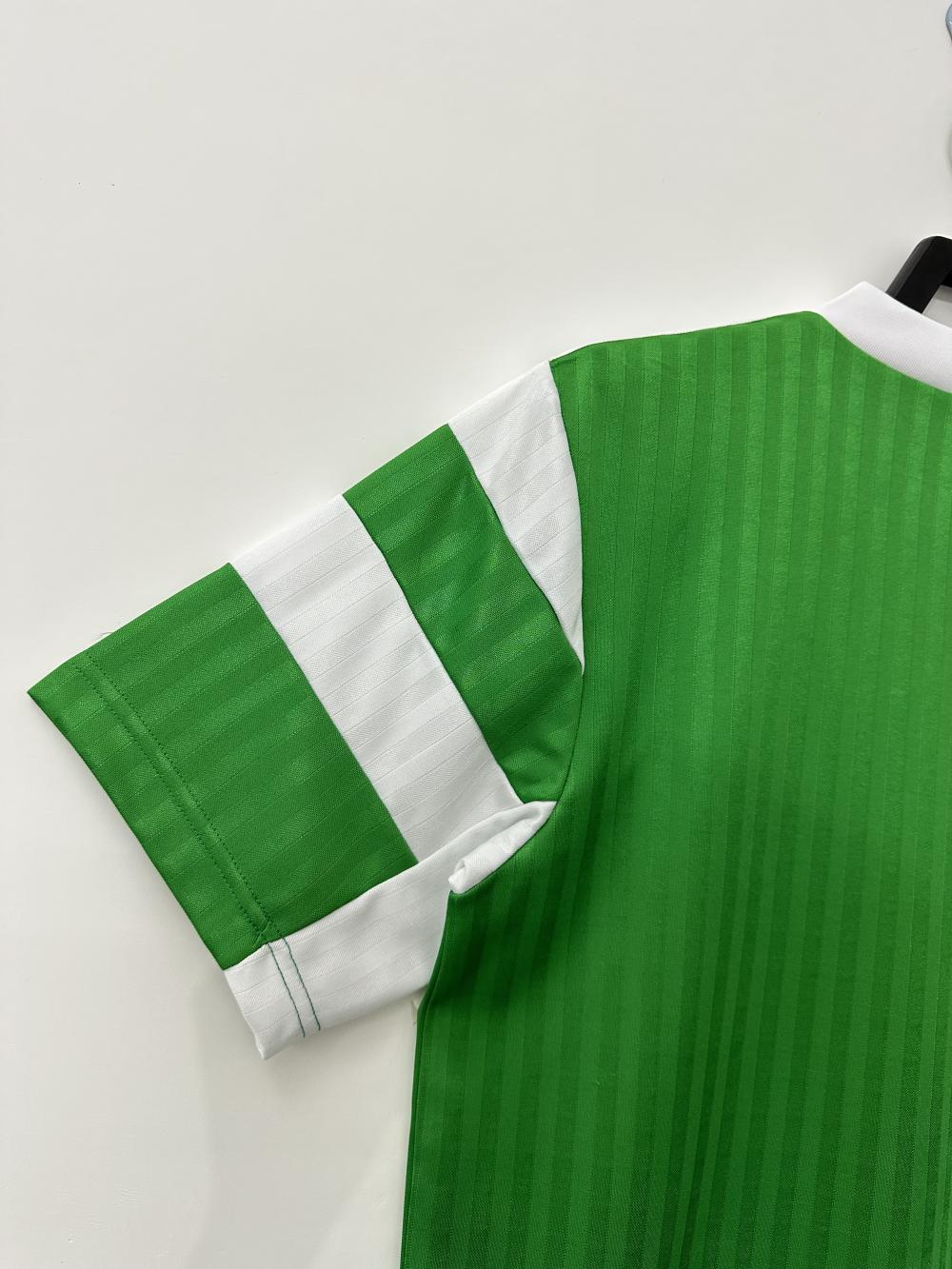 1990 Retro Cameroon Home