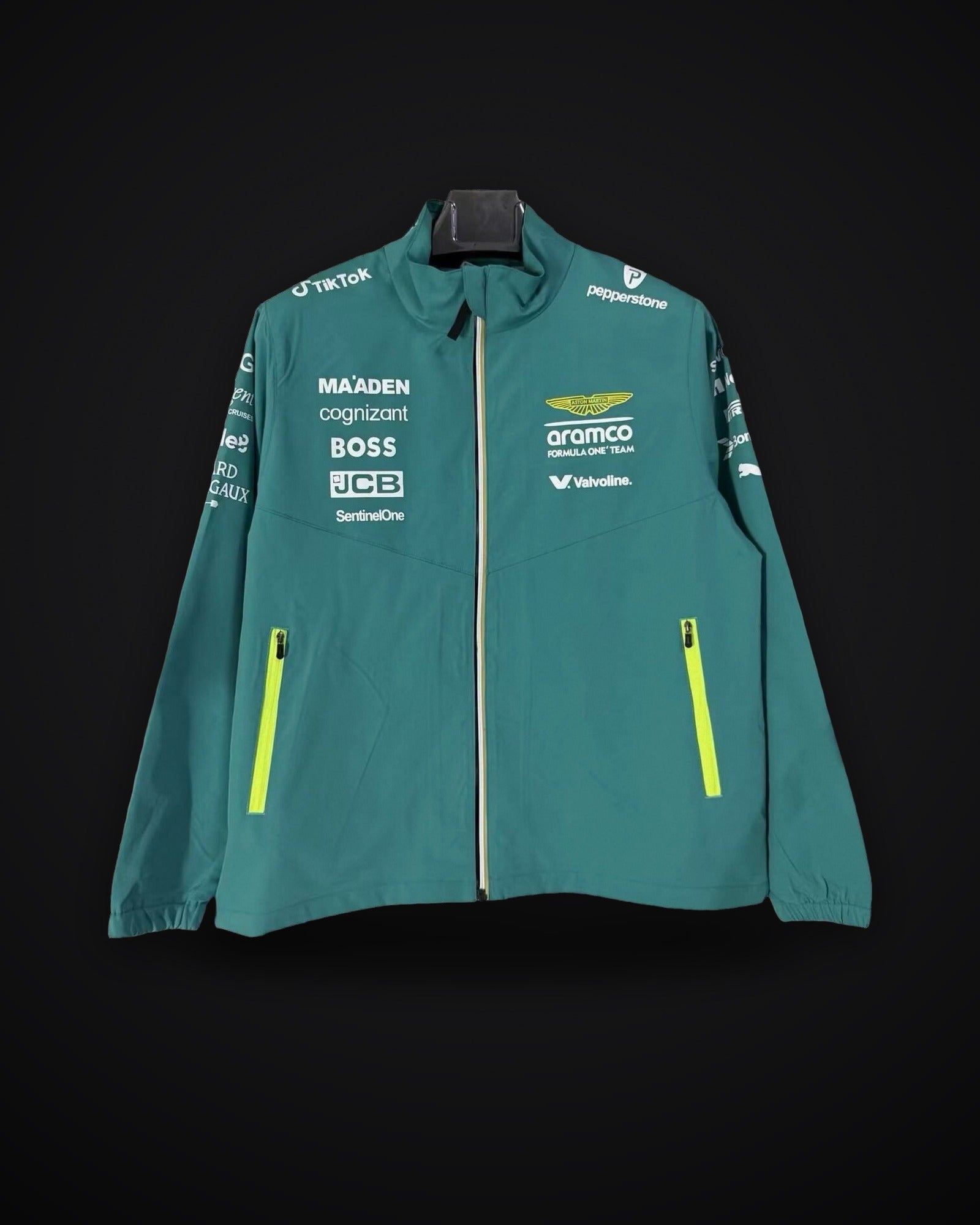 aston-martin-2026-f1-windbreaker-p1940407