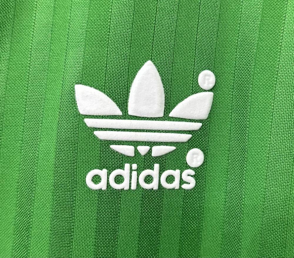 1990 Retro Cameroon Home