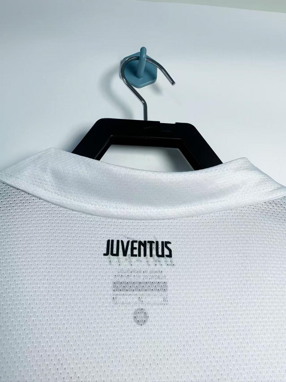 2010/2011 Retro Juventus Away