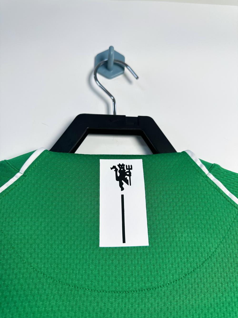 2007/2008 Retro Long Sleeve Manchester United Goalkeeper Green