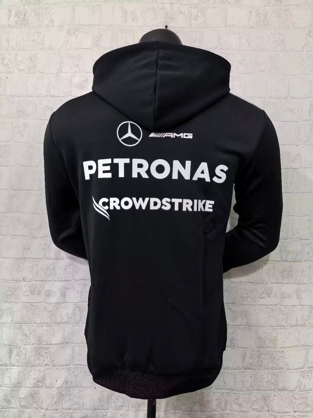 mercedes-2026-f1-sweater-p1870352